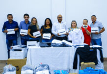 Equipamentos de informática e uniformes são entregues aos servidores da Assistência Social de Gurupi