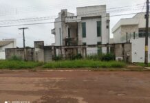 Moradora vítima de furto denuncia sobrado abandonado usado como abrigo de ladrões no setor Waldir Lins