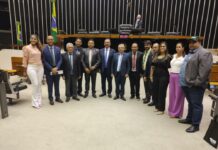 Antonio Andrade recebe comitiva de Porto Nacional, coloca gabinete à disposição e reafirma apoio à emancipação de Luzimangues