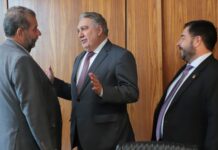 Vice-governador Laurez Moreira solicita ao ministro Carlos Lupi melhorias dos serviços do INSS no Tocantins