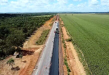 Governo do Tocantins intensifica obras de pavimentação asfáltica na TO-020, entre Campos Lindos e Serra do Centro
