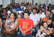 Em Gurupi, famílias da Vila Independência e Avenida Sumaré recebem escrituras de imóveis