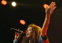 Cantora gospel, de Formoso, Lara de Oliveirasno, será uma das atrações da noite gospel na cidade de Paraíso.