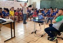 Projeto Leitura Viva leva roda de conversa com o poeta Zacarias Martins para escola da zona rural de Tocantínia