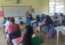 Escritor João Gomes participa de roda de conversa em escola municipal de Tocantínia