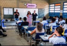 Vem Cá, Vou te Contar: Projeto cultural leva contação de histórias para crianças, jovens e idosos na Capital