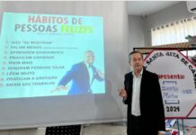 Lançamento de livro de Zacarias Martins movimenta Colégio Cívico Militar Santa Rita, em Taquaralto