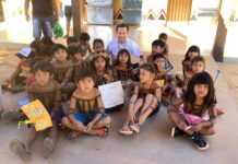 Roda e conversa com o poeta Zacarias Martins movimenta escola indígena Xerente, em Tocantínia