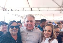 Dona Dulce Milhomens, Presidente de Bairro Nova Fronteira, participa da inauguração do novo asfalto entre Gurupi e Treva da Praia